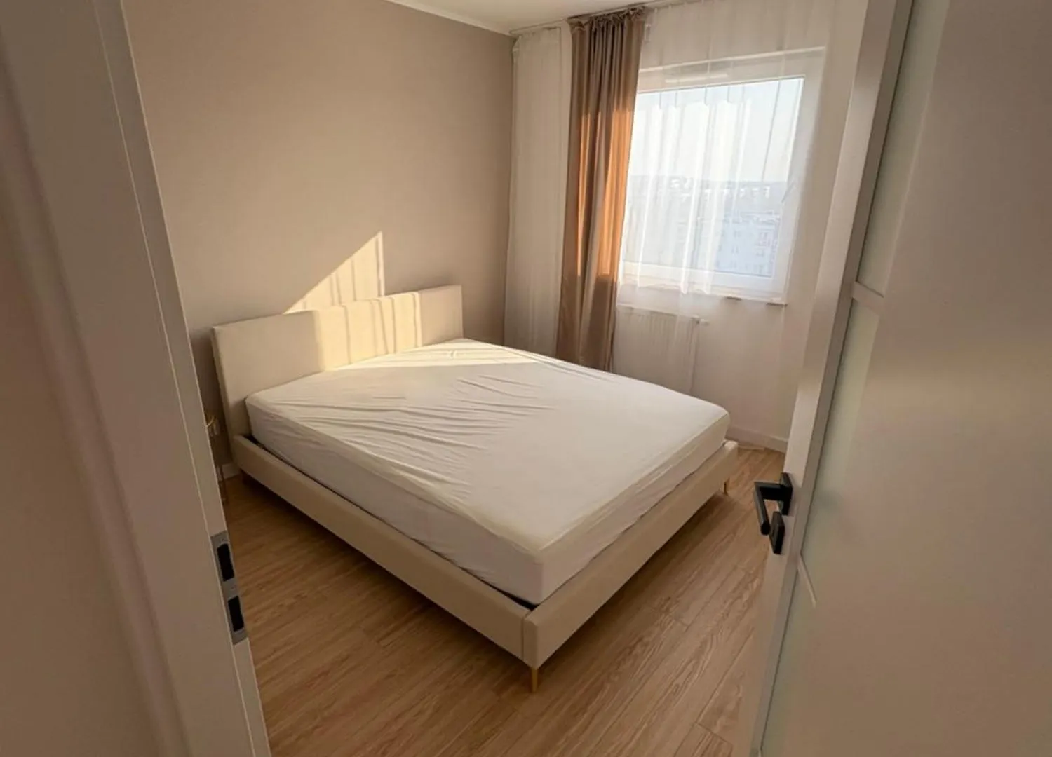 Apartament contacts